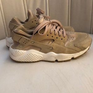 Air Huarache by Nike